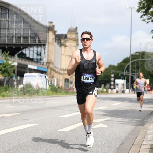 29.06.2025 - hella hamburg halbmarathon Yannick Fuchs http://msf.ph/oto/8155581 29.06.2025 10:16:00 20KM 12373, 12678, 14302, 14360, 15526 meine-sportfotos.de