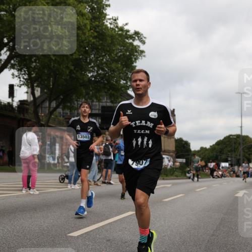 29.06.2025 - hella hamburg halbmarathon Yannick Fuchs http://msf.ph/oto/8155587 29.06.2025 10:58:16 20KM 2810, 3919, 4542, 6100, 7042, 7907, 8171, 8810, 8890, 9254, 9680, 9816, 10694, 11960, 12479, 12646, 13503, 13542, 13901, 14225, 14822, 14970, 15698, 15797, 16594, 16753, 17112, 17150, 17533, 18321, 18395, 18739, 19240 meine-sportfotos.de