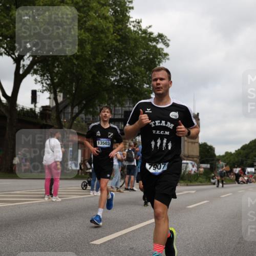 29.06.2025 - hella hamburg halbmarathon Yannick Fuchs http://msf.ph/oto/8155596 29.06.2025 10:58:16 20KM 2810, 3919, 4542, 6100, 7042, 7907, 8171, 8810, 8890, 9254, 9680, 9816, 10694, 11960, 12479, 12646, 13503, 13542, 13901, 14225, 14822, 14970, 15698, 15797, 16594, 16753, 17112, 17150, 17533, 18321, 18395, 18739, 19240 meine-sportfotos.de