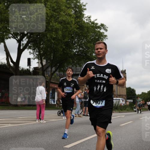 29.06.2025 - hella hamburg halbmarathon Yannick Fuchs http://msf.ph/oto/8155602 29.06.2025 10:58:16 20KM 2810, 3919, 4542, 6100, 7042, 7907, 8171, 8810, 8890, 9254, 9680, 9816, 10694, 11960, 12479, 12646, 13503, 13542, 13901, 14225, 14822, 14970, 15698, 15797, 16594, 16753, 17112, 17150, 17533, 18321, 18395, 18739, 19240 meine-sportfotos.de