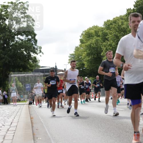 29.06.2025 - hella hamburg halbmarathon Jannik Wohlers http://msf.ph/oto/8155609 29.06.2025 10:16:51 Lombardsbrücke 1083, 1137, 1298, 1348, 1356, 1477, 2860, 2908, 3210, 3464, 3466, 3802, 3803, 5023, 5390, 5929, 5930, 5995, 6126, 6128, 6520, 6522, 7410, 7445, 7647, 7945, 8210, 8253, 8309, 8433, 8558, 8983, 9152, 9259, 9647, 10377, 10460, 10592, 11102, 12042, 12100, 12166, 13605, 14199, 14208, 14950, 15140, 15293, 15465, 16704, 16817, 17010, 17058, 17661, 17741, 17927, 17984, 18039, 18060, 18108, 18344, 18526, 18571 meine-sportfotos.de