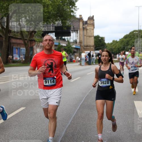 29.06.2025 - hella hamburg halbmarathon Yannick Fuchs http://msf.ph/oto/8155612 29.06.2025 10:38:05 20KM 3109, 3116, 3124, 3146, 3437, 3697, 3928, 5506, 5692, 6495, 7093, 7185, 7451, 8218, 8664, 8900, 9043, 9114, 9931, 10246, 10493, 11153, 11648, 11778, 11848, 12327, 12438, 12623, 12657, 13348, 13897, 14690, 14861, 15383, 15932, 16105, 16648, 16720, 16997, 17376, 17391, 17403, 17516, 17912, 18678, 18775, 18942, 19090 meine-sportfotos.de
