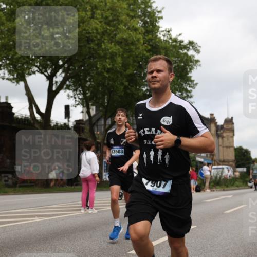 29.06.2025 - hella hamburg halbmarathon Yannick Fuchs http://msf.ph/oto/8155620 29.06.2025 10:58:17 20KM 2810, 3919, 4542, 6100, 7042, 7474, 7907, 8171, 8810, 8890, 9254, 9680, 9816, 10694, 11960, 12479, 12646, 13503, 13542, 13901, 14225, 14822, 14970, 15698, 15797, 16594, 16753, 17112, 17150, 17533, 18321, 18395, 18440, 18739, 19240 meine-sportfotos.de