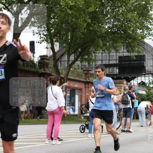 29.06.2025 - hella hamburg halbmarathon Yannick Fuchs http://msf.ph/oto/8155635 29.06.2025 10:58:17 20KM 2810, 3919, 4542, 6100, 7042, 7474, 7907, 8171, 8810, 8890, 9254, 9680, 9816, 10694, 11960, 12479, 12646, 13503, 13542, 13901, 14225, 14822, 14970, 15698, 15797, 16594, 16753, 17112, 17150, 17533, 18321, 18395, 18440, 18739, 19240 meine-sportfotos.de