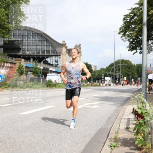 29.06.2025 - hella hamburg halbmarathon Yannick Fuchs http://msf.ph/oto/8155649 29.06.2025 10:16:04 20KM 11210, 12373, 12678, 14302, 14360, 15526, 19075 meine-sportfotos.de