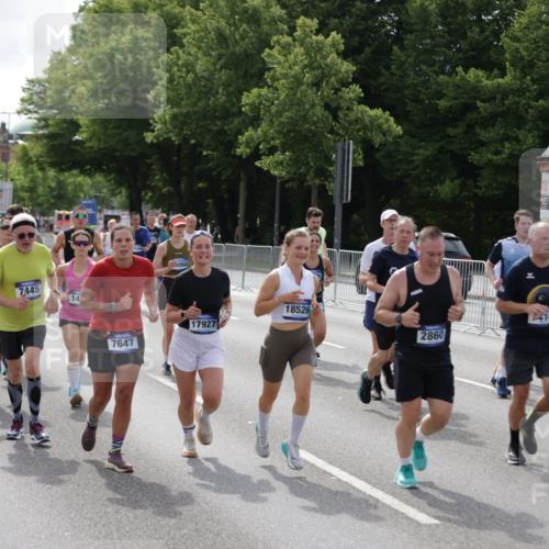 29.06.2025 - hella hamburg halbmarathon Jannik Wohlers http://msf.ph/oto/8155670 29.06.2025 10:16:57 Lombardsbrücke 1083, 1356, 1477, 2305, 2860, 3464, 3466, 3802, 3803, 4194, 4852, 5023, 5390, 5930, 6126, 6128, 6520, 6522, 7011, 7291, 7410, 7445, 7566, 7647, 7844, 7945, 8210, 8253, 8309, 8351, 8433, 8558, 8895, 9152, 9259, 10377, 10460, 10592, 11102, 12042, 12100, 12166, 14199, 14208, 14209, 14648, 14950, 15293, 15465, 16555, 16817, 17058, 17628, 17717, 17927, 17984, 18039, 18060, 18108, 18344, 18469, 18526, 18571 meine-sportfotos.de