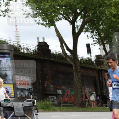 29.06.2025 - hella hamburg halbmarathon Yannick Fuchs http://msf.ph/oto/8155678 29.06.2025 10:58:18 20KM 2463, 2810, 3919, 4542, 6100, 7042, 7474, 7907, 8171, 8810, 8890, 9254, 9680, 9816, 10694, 11960, 12479, 12646, 13503, 13542, 13901, 14225, 14822, 14970, 15698, 15797, 16594, 16753, 17112, 17150, 17533, 18321, 18395, 18440, 18739, 19240 meine-sportfotos.de