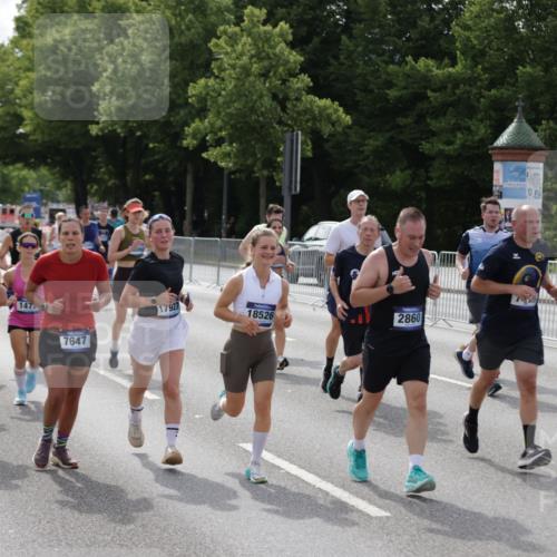29.06.2025 - hella hamburg halbmarathon Jannik Wohlers http://msf.ph/oto/8155689 29.06.2025 10:16:57 Lombardsbrücke 1083, 1356, 1477, 2305, 2860, 3464, 3466, 3802, 3803, 4194, 4852, 5023, 5390, 5930, 6126, 6128, 6520, 6522, 7011, 7291, 7410, 7445, 7566, 7647, 7844, 7945, 8210, 8253, 8309, 8351, 8433, 8558, 8895, 9152, 9259, 10377, 10460, 10592, 11102, 12042, 12100, 12166, 14199, 14208, 14209, 14648, 14950, 15293, 15465, 16555, 16817, 17058, 17628, 17717, 17927, 17984, 18039, 18060, 18108, 18344, 18469, 18526, 18571 meine-sportfotos.de