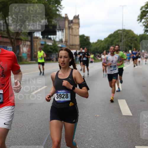 29.06.2025 - hella hamburg halbmarathon Yannick Fuchs http://msf.ph/oto/8155691 29.06.2025 10:38:06 20KM 3109, 3116, 3124, 3146, 3437, 3928, 5506, 5692, 6495, 7093, 7185, 7451, 8145, 8218, 8664, 8900, 9043, 9114, 9931, 10246, 10493, 11153, 11648, 11778, 11848, 12327, 12438, 12623, 12657, 13348, 13897, 14690, 14861, 15383, 15932, 16105, 16301, 16549, 16648, 16720, 16997, 17376, 17391, 17403, 17516, 17912, 18678, 18775, 18942, 19090 meine-sportfotos.de