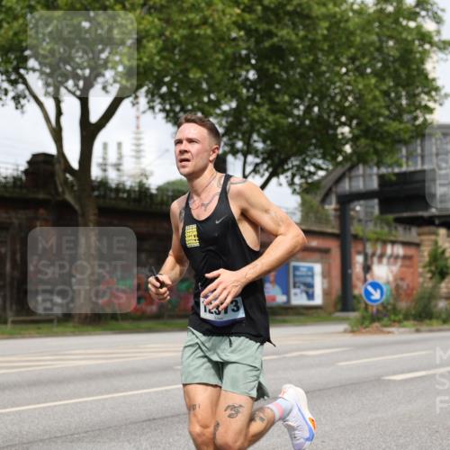 29.06.2025 - hella hamburg halbmarathon Yannick Fuchs http://msf.ph/oto/8155703 29.06.2025 10:16:17 20KM 6530, 11210, 12373, 14360, 14717, 14766, 14933, 15526, 16988, 17402, 19075 meine-sportfotos.de