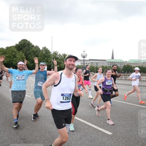 29.06.2025 - hella hamburg halbmarathon Jannik Wohlers http://msf.ph/oto/8155714 29.06.2025 10:53:46 Lombardsbrücke 1263, 1762, 1779, 1789, 1822, 2600, 2761, 2854, 3079, 3187, 3188, 3249, 3364, 3465, 3467, 3557, 4323, 4685, 4838, 5157, 5309, 5514, 5804, 5817, 5898, 6468, 6583, 6987, 6988, 7498, 7874, 7946, 8867, 9138, 9203, 10207, 11354, 11769, 11785, 11830, 12429, 12898, 12923, 13034, 13368, 13850, 14171, 14177, 14386, 14416, 14596, 14655, 14904, 15318, 15791, 16117, 16628, 16691, 16839, 16888, 16930, 17487, 17622, 18093, 18431, 18904, 19019 meine-sportfotos.de