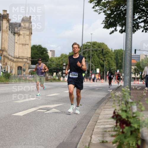 29.06.2025 - hella hamburg halbmarathon Yannick Fuchs http://msf.ph/oto/8155763 29.06.2025 10:16:21 20KM 6530, 11210, 12373, 14360, 14717, 14766, 14933, 15526, 16988, 17402, 19075 meine-sportfotos.de