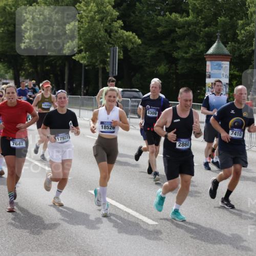 29.06.2025 - hella hamburg halbmarathon Jannik Wohlers http://msf.ph/oto/8155764 29.06.2025 10:16:57 Lombardsbrücke 1083, 1356, 1477, 2305, 2860, 3464, 3466, 3802, 3803, 4194, 4852, 5023, 5390, 5930, 6126, 6128, 6520, 6522, 7011, 7291, 7410, 7445, 7566, 7647, 7844, 7945, 8210, 8253, 8309, 8351, 8433, 8558, 8895, 9152, 9259, 10377, 10460, 10592, 11102, 12042, 12100, 12166, 14199, 14208, 14209, 14648, 14950, 15293, 15465, 16555, 16817, 17058, 17628, 17717, 17927, 17984, 18039, 18060, 18108, 18344, 18469, 18526, 18571 meine-sportfotos.de