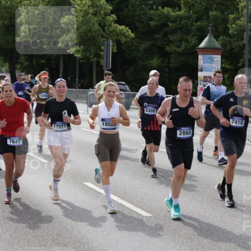 29.06.2025 - hella hamburg halbmarathon Jannik Wohlers http://msf.ph/oto/8155782 29.06.2025 10:16:57 Lombardsbrücke 1083, 1356, 1477, 2305, 2860, 3464, 3466, 3802, 3803, 4194, 4852, 5023, 5390, 5930, 6126, 6128, 6520, 6522, 7011, 7291, 7410, 7445, 7566, 7647, 7844, 7945, 8210, 8253, 8309, 8351, 8433, 8558, 8895, 9152, 9259, 10377, 10460, 10592, 11102, 12042, 12100, 12166, 14199, 14208, 14209, 14648, 14950, 15293, 15465, 16555, 16817, 17058, 17628, 17717, 17927, 17984, 18039, 18060, 18108, 18344, 18469, 18526, 18571 meine-sportfotos.de