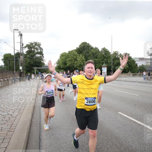 29.06.2025 - hella hamburg halbmarathon Jannik Wohlers http://msf.ph/oto/8155859 29.06.2025 10:53:48 Lombardsbrücke 1263, 1762, 1779, 1822, 2600, 2761, 3187, 3188, 3249, 3364, 3465, 3467, 4323, 4685, 4838, 5157, 5309, 5514, 5804, 5817, 5898, 6468, 6583, 6987, 6988, 7498, 7670, 7874, 7946, 8867, 9138, 9203, 10207, 11354, 11769, 11785, 11830, 12429, 12898, 12923, 13034, 13368, 13850, 14171, 14177, 14386, 14416, 14655, 14904, 15318, 15791, 16117, 16628, 16691, 16839, 16888, 16930, 17487, 17622, 18093, 18431, 18904, 19019 meine-sportfotos.de