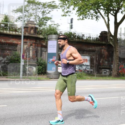 29.06.2025 - hella hamburg halbmarathon Yannick Fuchs http://msf.ph/oto/8155884 29.06.2025 10:16:25 20KM 6530, 11210, 14360, 14717, 14766, 14933, 16120, 16988, 17402, 19075 meine-sportfotos.de