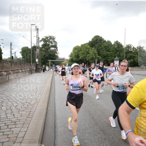 29.06.2025 - hella hamburg halbmarathon Jannik Wohlers http://msf.ph/oto/8155885 29.06.2025 10:53:49 Lombardsbrücke 1263, 1762, 1779, 1822, 2600, 2761, 3187, 3188, 3364, 3465, 3467, 4323, 4685, 4720, 4838, 5157, 5309, 5514, 5804, 5817, 5898, 6468, 6583, 6987, 6988, 7498, 7670, 7874, 7946, 8801, 8803, 8867, 9138, 9203, 10207, 11354, 11769, 11785, 11830, 12429, 12898, 12923, 13368, 13850, 14171, 14177, 14386, 14416, 14655, 14904, 15318, 15791, 16117, 16628, 16691, 16839, 16888, 17487, 17622, 18093, 18431, 18904 meine-sportfotos.de