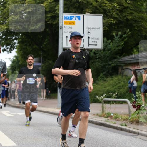 29.06.2025 - hella hamburg halbmarathon Yannick Fuchs http://msf.ph/oto/8155939 29.06.2025 10:58:25 20KM 2298, 2463, 2810, 3919, 4542, 6100, 7474, 8171, 8810, 8890, 9254, 9680, 9816, 10694, 11960, 12426, 12479, 12646, 13901, 14225, 14822, 14970, 15698, 15797, 16455, 16594, 16753, 17533, 18321, 18440, 18739, 19240 meine-sportfotos.de