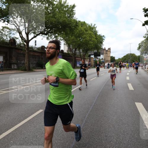 29.06.2025 - hella hamburg halbmarathon Yannick Fuchs http://msf.ph/oto/8155967 29.06.2025 10:38:09 20KM 3109, 3116, 3124, 3146, 3437, 5506, 5692, 6495, 6705, 6991, 7093, 7185, 7451, 8145, 8218, 8664, 8900, 9043, 9081, 9931, 10246, 10493, 11153, 11648, 11778, 11848, 12327, 12438, 12623, 12657, 13348, 13897, 14690, 14861, 15383, 15932, 16105, 16301, 16547, 16549, 16648, 16720, 17376, 17391, 17403, 17516, 17912, 18678, 18775, 18942, 19090 meine-sportfotos.de