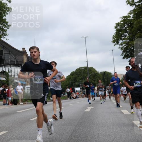 29.06.2025 - hella hamburg halbmarathon Yannick Fuchs http://msf.ph/oto/8155968 29.06.2025 10:58:26 20KM 2298, 2463, 3919, 4542, 6100, 7474, 8171, 8810, 8890, 9254, 9680, 9816, 10694, 11960, 12426, 12479, 12646, 12843, 13901, 14225, 14822, 14970, 15698, 15797, 16455, 16594, 16753, 18321, 18440, 18739, 19240 meine-sportfotos.de