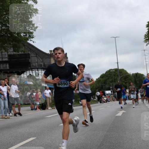 29.06.2025 - hella hamburg halbmarathon Yannick Fuchs http://msf.ph/oto/8155971 29.06.2025 10:58:26 20KM 2298, 2463, 3919, 4542, 6100, 7474, 8171, 8810, 8890, 9254, 9680, 9816, 10694, 11960, 12426, 12479, 12646, 12843, 13901, 14225, 14822, 14970, 15698, 15797, 16455, 16594, 16753, 18321, 18440, 18739, 19240 meine-sportfotos.de