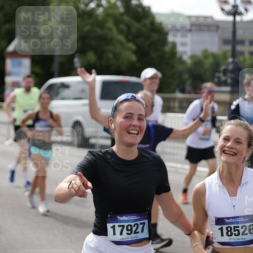 29.06.2025 - hella hamburg halbmarathon Jannik Wohlers http://msf.ph/oto/8155999 29.06.2025 10:16:59 Lombardsbrücke 1083, 1477, 2305, 2860, 3464, 3466, 3802, 3803, 4194, 4852, 5023, 6126, 6128, 6520, 6522, 7011, 7291, 7410, 7445, 7566, 7647, 7844, 7945, 8210, 8253, 8309, 8351, 8433, 8895, 9152, 9259, 10377, 10460, 10592, 10620, 11102, 12042, 12166, 12668, 14199, 14208, 14209, 14648, 14877, 14950, 15293, 15465, 16024, 16555, 16817, 17058, 17628, 17717, 17927, 18039, 18060, 18108, 18344, 18469, 18526, 18564 meine-sportfotos.de