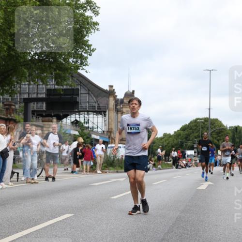 29.06.2025 - hella hamburg halbmarathon Yannick Fuchs http://msf.ph/oto/8156011 29.06.2025 10:58:27 20KM 2298, 2463, 3919, 4542, 6100, 7081, 7474, 8171, 8810, 8890, 9254, 9680, 9816, 10694, 11960, 12426, 12479, 12646, 12843, 13901, 14822, 14970, 15698, 15797, 16455, 16594, 16753, 18321, 18440, 18520, 18739, 19240 meine-sportfotos.de