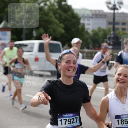 29.06.2025 - hella hamburg halbmarathon Jannik Wohlers http://msf.ph/oto/8156012 29.06.2025 10:16:59 Lombardsbrücke 1083, 1477, 2305, 2860, 3464, 3466, 3802, 3803, 4194, 4852, 5023, 6126, 6128, 6520, 6522, 7011, 7291, 7410, 7445, 7566, 7647, 7844, 7945, 8210, 8253, 8309, 8351, 8433, 8895, 9152, 9259, 10377, 10460, 10592, 10620, 11102, 12042, 12166, 12668, 14199, 14208, 14209, 14648, 14877, 14950, 15293, 15465, 16024, 16555, 16817, 17058, 17628, 17717, 17927, 18039, 18060, 18108, 18344, 18469, 18526, 18564 meine-sportfotos.de