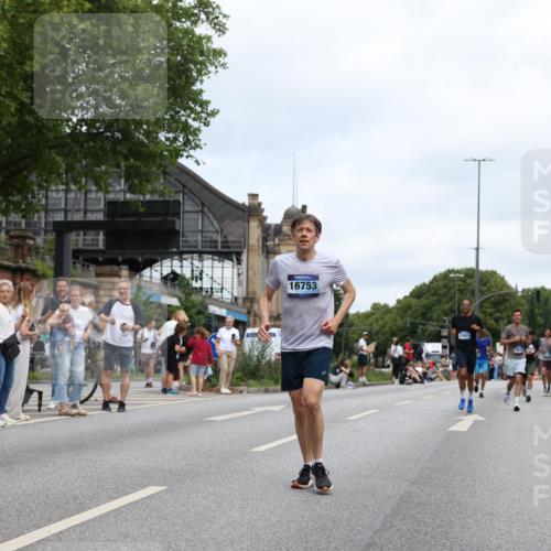 29.06.2025 - hella hamburg halbmarathon Yannick Fuchs http://msf.ph/oto/8156013 29.06.2025 10:58:27 20KM 2298, 2463, 3919, 4542, 6100, 7081, 7474, 8171, 8810, 8890, 9254, 9680, 9816, 10694, 11960, 12426, 12479, 12646, 12843, 13901, 14822, 14970, 15698, 15797, 16455, 16594, 16753, 18321, 18440, 18520, 18739, 19240 meine-sportfotos.de
