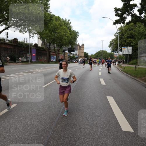 29.06.2025 - hella hamburg halbmarathon Yannick Fuchs http://msf.ph/oto/8156014 29.06.2025 10:38:11 20KM 3109, 3116, 3124, 3146, 3437, 4425, 4981, 5506, 5692, 6495, 6705, 6991, 7093, 7185, 7451, 8145, 8218, 8900, 9043, 9081, 9931, 10246, 10669, 11153, 11346, 11648, 11778, 11848, 12327, 12438, 12623, 12657, 13348, 13897, 14690, 14861, 15383, 15512, 15932, 16062, 16105, 16224, 16301, 16547, 16549, 16648, 16720, 17376, 17516, 17912, 18678, 18775, 18942, 19090 meine-sportfotos.de