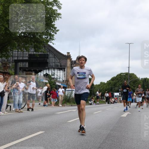 29.06.2025 - hella hamburg halbmarathon Yannick Fuchs http://msf.ph/oto/8156020 29.06.2025 10:58:27 20KM 2298, 2463, 3919, 4542, 6100, 7081, 7474, 8171, 8810, 8890, 9254, 9680, 9816, 10694, 11960, 12426, 12479, 12646, 12843, 13901, 14822, 14970, 15698, 15797, 16455, 16594, 16753, 18321, 18440, 18520, 18739, 19240 meine-sportfotos.de