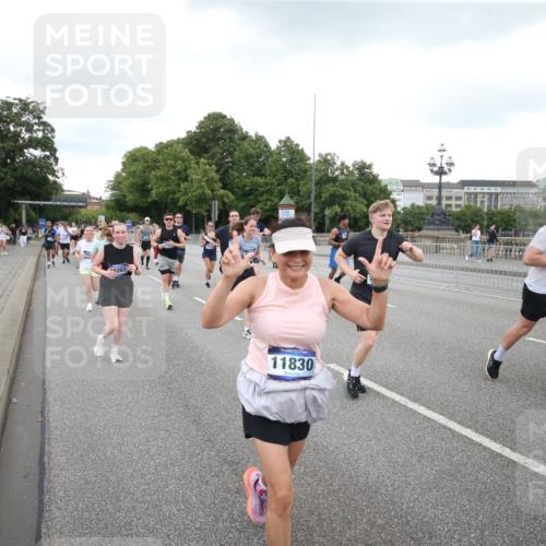 29.06.2025 - hella hamburg halbmarathon Jannik Wohlers http://msf.ph/oto/8156024 29.06.2025 10:53:51 Lombardsbrücke 1263, 1762, 1779, 1822, 2600, 2761, 3187, 3188, 3364, 3465, 4323, 4685, 4720, 4838, 5157, 5309, 5514, 5804, 5817, 6468, 6583, 6987, 6988, 7498, 7670, 7874, 7946, 8801, 8803, 8867, 9130, 9138, 9203, 10207, 11354, 11769, 11785, 11830, 12429, 12898, 12923, 13850, 14171, 14177, 14386, 14416, 14655, 14904, 15318, 16117, 16522, 16628, 16691, 16839, 16888, 17487, 17622, 18093, 18431, 18904 meine-sportfotos.de