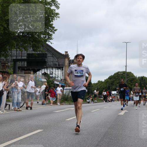 29.06.2025 - hella hamburg halbmarathon Yannick Fuchs http://msf.ph/oto/8156026 29.06.2025 10:58:27 20KM 2298, 2463, 3919, 4542, 6100, 7081, 7474, 8171, 8810, 8890, 9254, 9680, 9816, 10694, 11960, 12426, 12479, 12646, 12843, 13901, 14822, 14970, 15698, 15797, 16455, 16594, 16753, 18321, 18440, 18520, 18739, 19240 meine-sportfotos.de