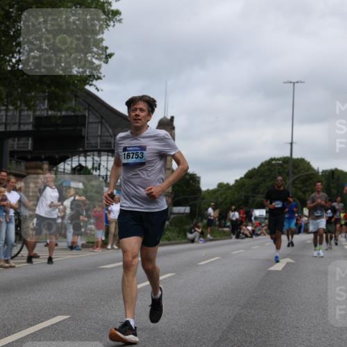 29.06.2025 - hella hamburg halbmarathon Yannick Fuchs http://msf.ph/oto/8156038 29.06.2025 10:58:28 20KM 2298, 2463, 3919, 4542, 6100, 7081, 7474, 8171, 8810, 8890, 9254, 9680, 9816, 10694, 11960, 12426, 12479, 12646, 12843, 13901, 14822, 14970, 15698, 15797, 16455, 16594, 16753, 18321, 18440, 18520, 18739, 19240 meine-sportfotos.de