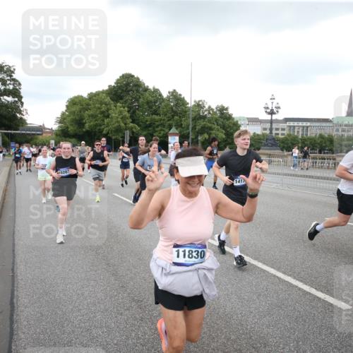 29.06.2025 - hella hamburg halbmarathon Jannik Wohlers http://msf.ph/oto/8156042 29.06.2025 10:53:51 Lombardsbrücke 1263, 1762, 1779, 1822, 2600, 2761, 3187, 3188, 3364, 3465, 4323, 4685, 4720, 4838, 5157, 5309, 5514, 5804, 5817, 6468, 6583, 6987, 6988, 7498, 7670, 7874, 7946, 8801, 8803, 8867, 9130, 9138, 9203, 10207, 11354, 11769, 11785, 11830, 12429, 12898, 12923, 13850, 14171, 14177, 14386, 14416, 14655, 14904, 15318, 16117, 16522, 16628, 16691, 16839, 16888, 17487, 17622, 18093, 18431, 18904 meine-sportfotos.de