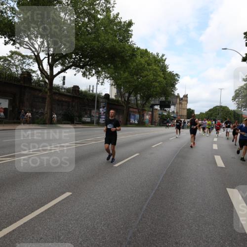 29.06.2025 - hella hamburg halbmarathon Yannick Fuchs http://msf.ph/oto/8156048 29.06.2025 10:38:12 20KM 3116, 3124, 3146, 3437, 4425, 4981, 5506, 5692, 6495, 6705, 6991, 7093, 7185, 7451, 8063, 8145, 8218, 8900, 9043, 9081, 9931, 10246, 10669, 11153, 11346, 11648, 11778, 11848, 12327, 12438, 12623, 12657, 13348, 13421, 13897, 13996, 14690, 14861, 15383, 15512, 15932, 16062, 16105, 16224, 16301, 16547, 16549, 16648, 16720, 17376, 17516, 17912, 18678, 18775, 18942, 19090 meine-sportfotos.de
