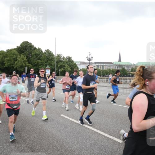 29.06.2025 - hella hamburg halbmarathon Jannik Wohlers http://msf.ph/oto/8156085 29.06.2025 10:53:53 Lombardsbrücke 1762, 1779, 1822, 1949, 2600, 2761, 3187, 3188, 3364, 3857, 4323, 4685, 4720, 4838, 5157, 5309, 5514, 5804, 5817, 5933, 6468, 6987, 6988, 7498, 7670, 7874, 7946, 8801, 8803, 8867, 9130, 9203, 10207, 11354, 11785, 11830, 12429, 12898, 12923, 13035, 13850, 14177, 14386, 14416, 14655, 14904, 15318, 16117, 16522, 16628, 16691, 16839, 16888, 18093, 18431, 18904 meine-sportfotos.de