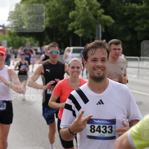 29.06.2025 - hella hamburg halbmarathon Jannik Wohlers http://msf.ph/oto/8156086 29.06.2025 10:17:01 Lombardsbrücke 1083, 1204, 1477, 2305, 2860, 3464, 3466, 3802, 3803, 4194, 4852, 5023, 6126, 6128, 6520, 6522, 6786, 7011, 7291, 7410, 7445, 7566, 7647, 7844, 7945, 8210, 8253, 8309, 8351, 8433, 8895, 9152, 9259, 9848, 10377, 10460, 10592, 10620, 10677, 11102, 11372, 12042, 12166, 12668, 14199, 14208, 14209, 14307, 14648, 14877, 14950, 15293, 15465, 16024, 16555, 17058, 17083, 17628, 17717, 17927, 18039, 18060, 18344, 18469, 18526, 18564 meine-sportfotos.de