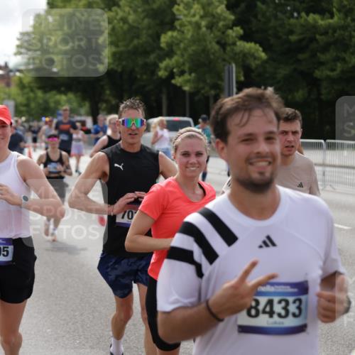 29.06.2025 - hella hamburg halbmarathon Jannik Wohlers http://msf.ph/oto/8156101 29.06.2025 10:17:01 Lombardsbrücke 1083, 1204, 1477, 2305, 2860, 3464, 3466, 3802, 3803, 4194, 4852, 5023, 6126, 6128, 6520, 6522, 6786, 7011, 7291, 7410, 7445, 7566, 7647, 7844, 7945, 8210, 8253, 8309, 8351, 8433, 8895, 9152, 9259, 9848, 10377, 10460, 10592, 10620, 10677, 11102, 11372, 12042, 12166, 12668, 14199, 14208, 14209, 14307, 14648, 14877, 14950, 15293, 15465, 16024, 16555, 17058, 17083, 17628, 17717, 17927, 18039, 18060, 18344, 18469, 18526, 18564 meine-sportfotos.de