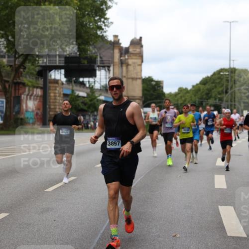 29.06.2025 - hella hamburg halbmarathon Yannick Fuchs http://msf.ph/oto/8156106 29.06.2025 10:38:14 20KM 1558, 3116, 3146, 3437, 4425, 4981, 5506, 5692, 6495, 6705, 6991, 7093, 7185, 7451, 8063, 8145, 8218, 8900, 9043, 9081, 9931, 10246, 10669, 10930, 11153, 11346, 11648, 11778, 11848, 12327, 12438, 12623, 12657, 13348, 13421, 13897, 13996, 14690, 14861, 15383, 15512, 15932, 16062, 16105, 16224, 16301, 16547, 16549, 16648, 16720, 17376, 17516, 17912, 18678, 18775, 18942, 19090 meine-sportfotos.de