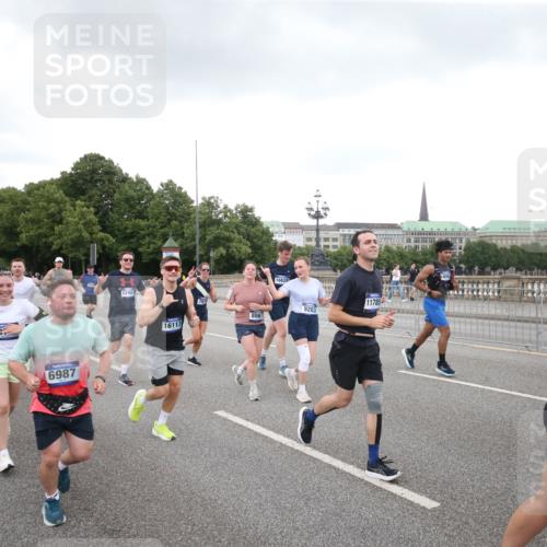29.06.2025 - hella hamburg halbmarathon Jannik Wohlers http://msf.ph/oto/8156120 29.06.2025 10:53:53 Lombardsbrücke 1762, 1779, 1822, 1949, 2600, 2761, 3187, 3188, 3364, 3857, 4323, 4685, 4720, 4838, 5157, 5309, 5514, 5804, 5817, 5933, 6468, 6987, 6988, 7498, 7670, 7874, 7946, 8801, 8803, 8867, 9130, 9203, 10207, 11354, 11785, 11830, 12429, 12898, 12923, 13035, 13850, 14177, 14386, 14416, 14655, 14904, 15318, 16117, 16522, 16628, 16691, 16839, 16888, 18093, 18431, 18904 meine-sportfotos.de