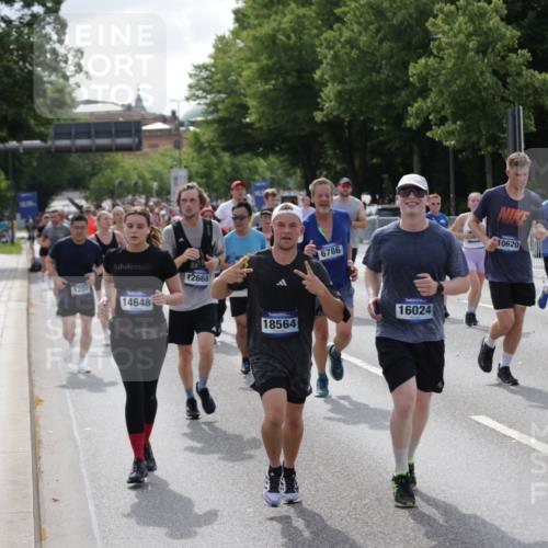 29.06.2025 - hella hamburg halbmarathon Jannik Wohlers http://msf.ph/oto/8156136 29.06.2025 10:17:06 Lombardsbrücke 1204, 1477, 2259, 2305, 2860, 3802, 3803, 4194, 4218, 4852, 6254, 6336, 6352, 6520, 6786, 7011, 7258, 7291, 7410, 7413, 7445, 7566, 7844, 8210, 8309, 8351, 8433, 8895, 9848, 10377, 10620, 10677, 11372, 11707, 12031, 12668, 14194, 14199, 14208, 14209, 14307, 14648, 14877, 15293, 16024, 16555, 17083, 17628, 17717, 17927, 18039, 18060, 18344, 18469, 18526, 18564, 19029 meine-sportfotos.de