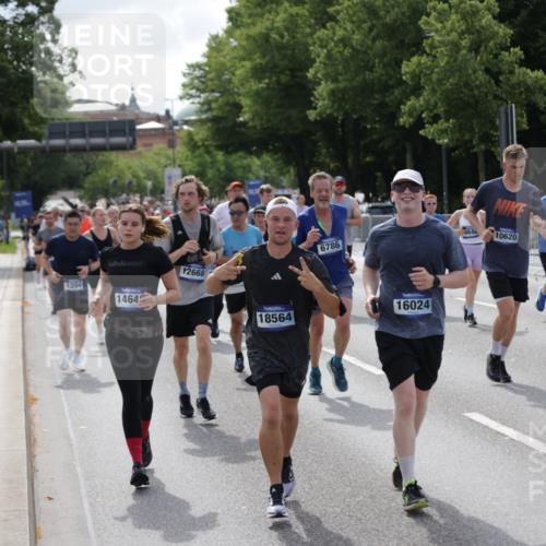 29.06.2025 - hella hamburg halbmarathon Jannik Wohlers http://msf.ph/oto/8156145 29.06.2025 10:17:06 Lombardsbrücke 1204, 1477, 2259, 2305, 2860, 3802, 3803, 4194, 4218, 4852, 6254, 6336, 6352, 6520, 6786, 7011, 7258, 7291, 7410, 7413, 7445, 7566, 7844, 8210, 8309, 8351, 8433, 8895, 9848, 10377, 10620, 10677, 11372, 11707, 12031, 12668, 14194, 14199, 14208, 14209, 14307, 14648, 14877, 15293, 16024, 16555, 17083, 17628, 17717, 17927, 18039, 18060, 18344, 18469, 18526, 18564, 19029 meine-sportfotos.de