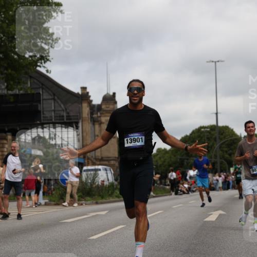 29.06.2025 - hella hamburg halbmarathon Yannick Fuchs http://msf.ph/oto/8156149 29.06.2025 10:58:31 20KM 1842, 2298, 2463, 3919, 4542, 6100, 7081, 7474, 8171, 8810, 8890, 9254, 9680, 9816, 10694, 10824, 11960, 12426, 12646, 12781, 12843, 13901, 14822, 14970, 15698, 16455, 16594, 16753, 16770, 18321, 18440, 18520, 18739, 19240 meine-sportfotos.de