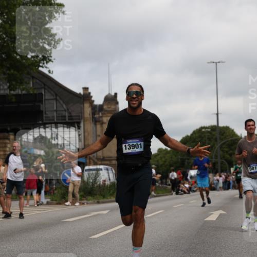 29.06.2025 - hella hamburg halbmarathon Yannick Fuchs http://msf.ph/oto/8156152 29.06.2025 10:58:31 20KM 1842, 2298, 2463, 3919, 4542, 6100, 7081, 7474, 8171, 8810, 8890, 9254, 9680, 9816, 10694, 10824, 11960, 12426, 12646, 12781, 12843, 13901, 14822, 14970, 15698, 16455, 16594, 16753, 16770, 18321, 18440, 18520, 18739, 19240 meine-sportfotos.de