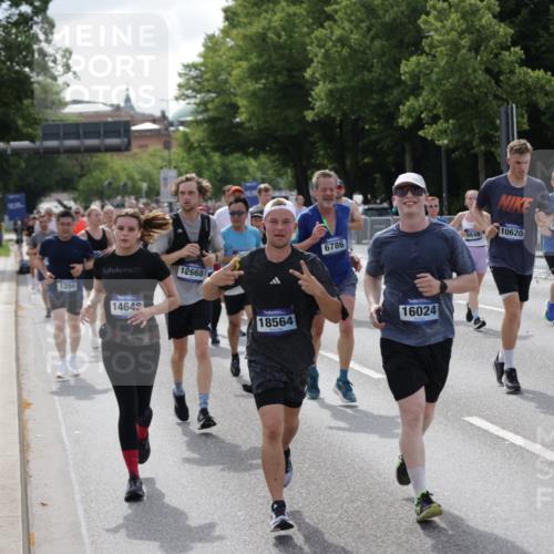29.06.2025 - hella hamburg halbmarathon Jannik Wohlers http://msf.ph/oto/8156153 29.06.2025 10:17:06 Lombardsbrücke 1204, 1477, 2259, 2305, 2860, 3802, 3803, 4194, 4218, 4852, 6254, 6336, 6352, 6520, 6786, 7011, 7258, 7291, 7410, 7413, 7445, 7566, 7844, 8210, 8309, 8351, 8433, 8895, 9848, 10377, 10620, 10677, 11372, 11707, 12031, 12668, 14194, 14199, 14208, 14209, 14307, 14648, 14877, 15293, 16024, 16555, 17083, 17628, 17717, 17927, 18039, 18060, 18344, 18469, 18526, 18564, 19029 meine-sportfotos.de