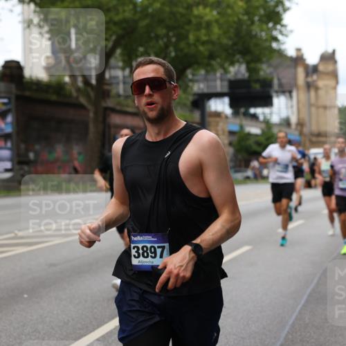 29.06.2025 - hella hamburg halbmarathon Yannick Fuchs http://msf.ph/oto/8156165 29.06.2025 10:38:15 20KM 1558, 3146, 3437, 4425, 4981, 5506, 5692, 6495, 6705, 6991, 7093, 7185, 7451, 8063, 8145, 8218, 8900, 9043, 9081, 9931, 10246, 10669, 10930, 11153, 11346, 11648, 11778, 11848, 12327, 12438, 12623, 12657, 12966, 13348, 13421, 13897, 13996, 14690, 14861, 15383, 15512, 15932, 16062, 16105, 16224, 16301, 16547, 16549, 16648, 16720, 17376, 17516, 17912, 18678, 18775, 18942, 19090 meine-sportfotos.de