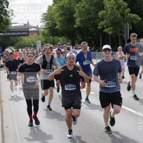 29.06.2025 - hella hamburg halbmarathon Jannik Wohlers http://msf.ph/oto/8156176 29.06.2025 10:17:06 Lombardsbrücke 1204, 1477, 2259, 2305, 2860, 3802, 3803, 4194, 4218, 4852, 6254, 6336, 6352, 6520, 6786, 7011, 7258, 7291, 7410, 7413, 7445, 7566, 7844, 8210, 8309, 8351, 8433, 8895, 9848, 10377, 10620, 10677, 11372, 11707, 12031, 12668, 14194, 14199, 14208, 14209, 14307, 14648, 14877, 15293, 16024, 16555, 17083, 17628, 17717, 17927, 18039, 18060, 18344, 18469, 18526, 18564, 19029 meine-sportfotos.de