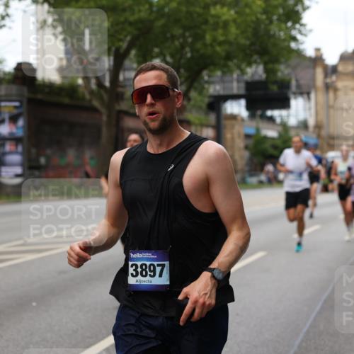 29.06.2025 - hella hamburg halbmarathon Yannick Fuchs http://msf.ph/oto/8156181 29.06.2025 10:38:15 20KM 1558, 3146, 3437, 4425, 4981, 5506, 5692, 6495, 6705, 6991, 7093, 7185, 7451, 8063, 8145, 8218, 8900, 9043, 9081, 9931, 10246, 10669, 10930, 11153, 11346, 11648, 11778, 11848, 12327, 12438, 12623, 12657, 12966, 13348, 13421, 13897, 13996, 14690, 14861, 15383, 15512, 15932, 16062, 16105, 16224, 16301, 16547, 16549, 16648, 16720, 17376, 17516, 17912, 18678, 18775, 18942, 19090 meine-sportfotos.de