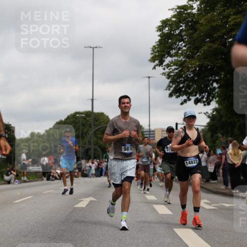 29.06.2025 - hella hamburg halbmarathon Yannick Fuchs http://msf.ph/oto/8156184 29.06.2025 10:58:31 20KM 1842, 2298, 2463, 3919, 4542, 6100, 7081, 7474, 8171, 8810, 8890, 9254, 9680, 9816, 10694, 10824, 11960, 12426, 12646, 12781, 12843, 13901, 14822, 14970, 15698, 16455, 16594, 16753, 16770, 18321, 18440, 18520, 18739, 19240 meine-sportfotos.de